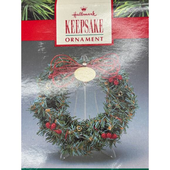 Hallmark Keepsake "Little Frosty Friends" Wreath with Ornaments Set - Picture 8 of 9
